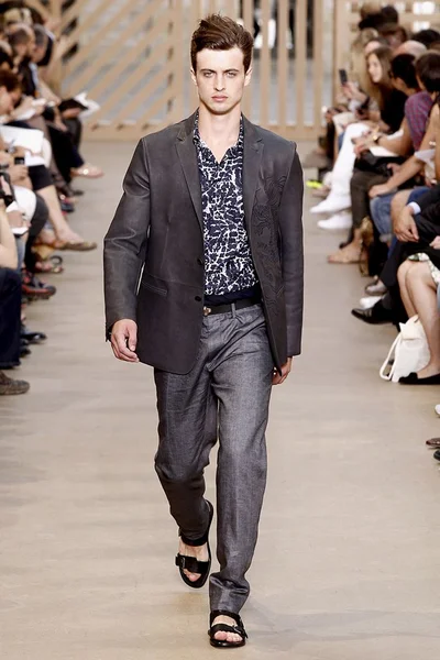Look 11